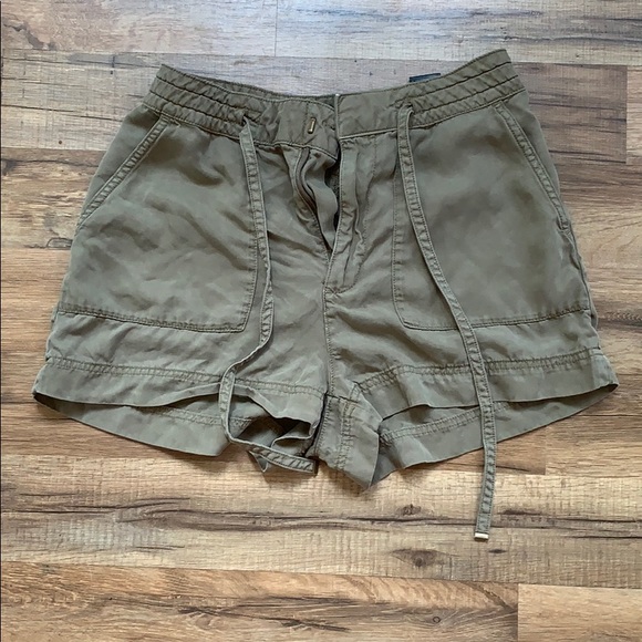 High rise shorts - Picture 1 of 3